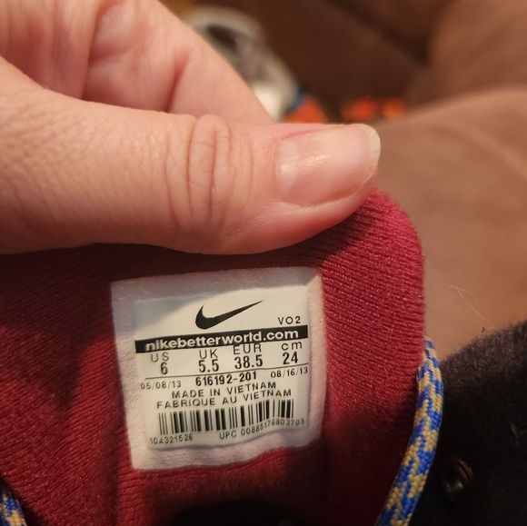 Nike ACG boots- youth size 6 - Picture 2 of 2